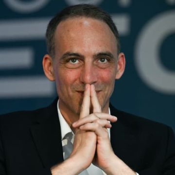 Raphaël Glucksmann annonce sa candidature à la présidentielle