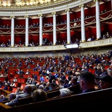 6363fd4a-4fdd-4a84-a561-5c2489e5c9cc Tensions et risques liés au vote du budget à l’Assemblée avant l’élection présidentielle