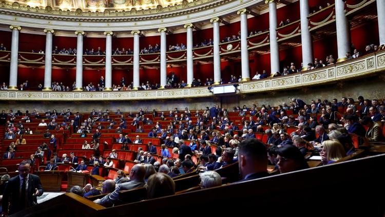 6363fd4a-4fdd-4a84-a561-5c2489e5c9cc Tensions et risques liés au vote du budget à l’Assemblée avant l’élection présidentielle