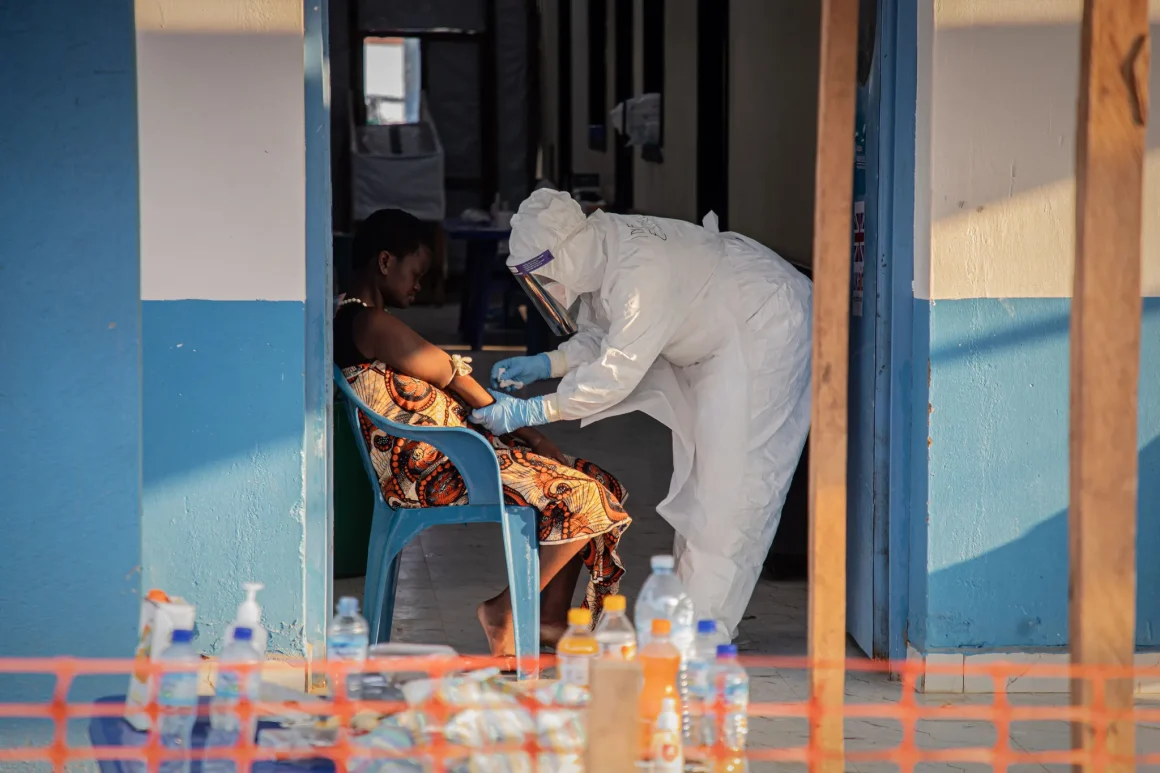 646387e1-0c86-4be5-9c33-2bac999fd6d9 Interpellations, Épidémie d’Ebola et Primaires Coûteuses