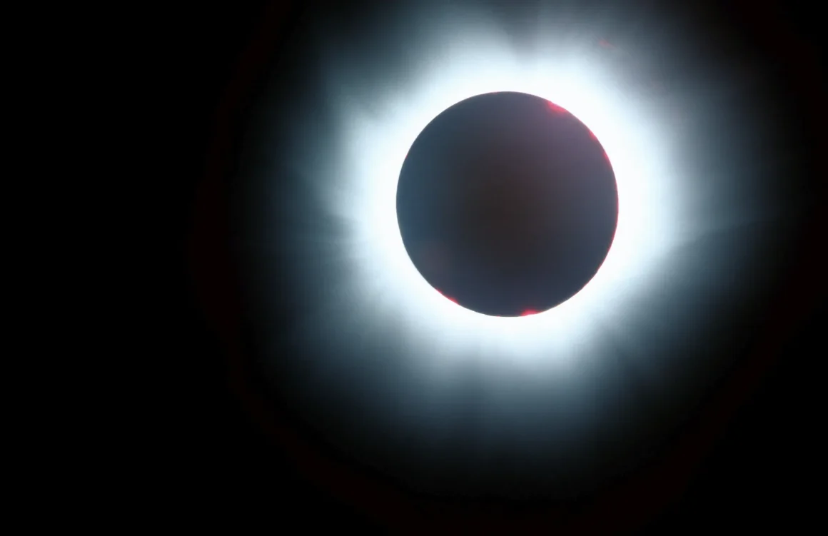 693cbb66-914b-40c2-9b85-4636ebbac725 Éclipse partielle du soleil en Lorraine : Ruée sur les lunettes d’observation
