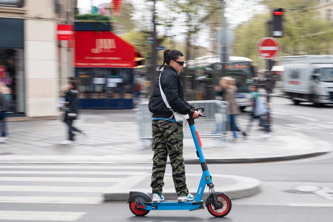7304a52e-e1da-40ca-bc41-0b73e0372784 Port du casque obligatoire pour les trottinettes à Paris : nouvelles règles et amendes