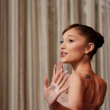 7cf8b718-4c7f-48f9-905e-1ecedca3f6ef Ariana Grande : mise en retrait de la scène publique et controverse autour de son apparence