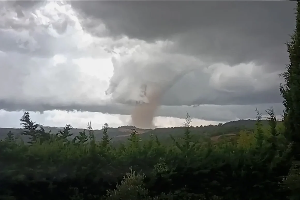 8e635410-46b7-4da4-b36a-1d4f36f777bd Les tornades en France : un phénomène météorologique impressionnant