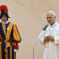 Rencontre entre le Pape Léon XIV et Bernard Arnault à Castel Gandolfo