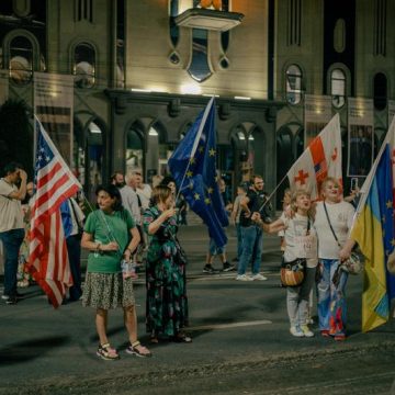 Les manifestants géorgiens persistent malgré les obstacles