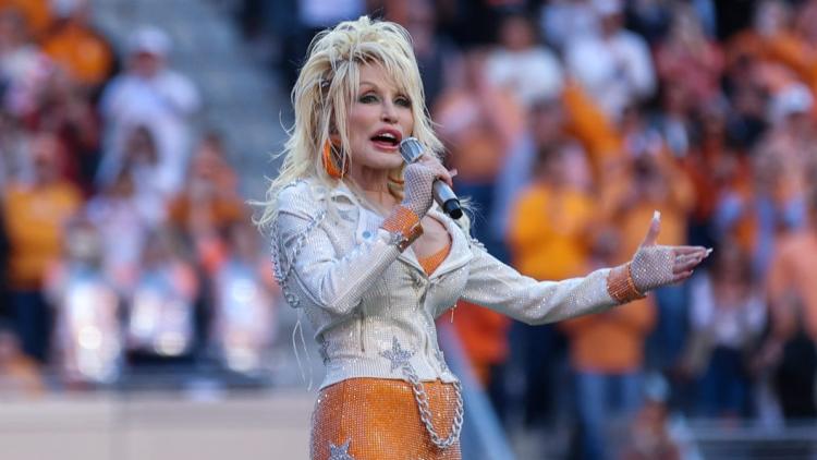ac960ce0-8502-4770-b060-dbfbddaf3122 Hommage à Dolly Parton, légende de la musique country