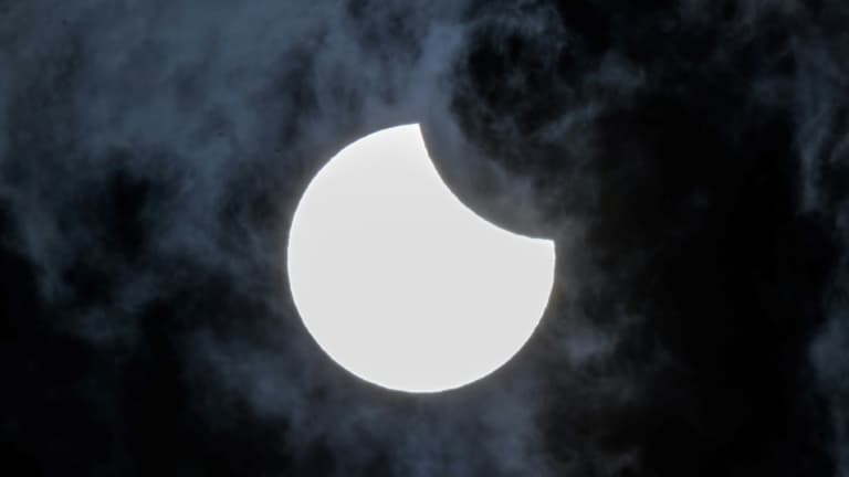 af445b6c-5100-471b-8bcf-46ab590eb794 Éclipse solaire et rumeurs: la vérité derrière le phénomène