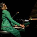 Jon Batiste: Un événement musical estival avec trois albums innovateurs