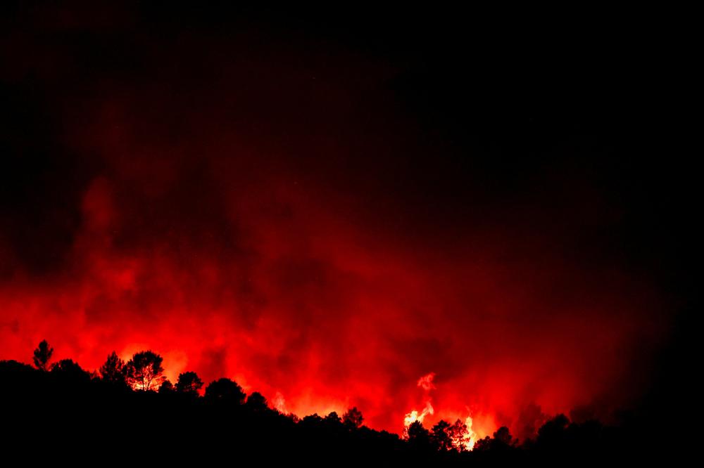 b041c12c-d266-4454-b308-0d3c4e9fc543 Combattre les incendies massifs en Gironde et dans le Var