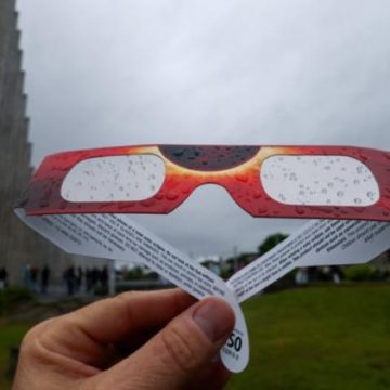 b07d21ba-fd77-4a8d-b0c1-c1fa7bbdb9d0 Réutilisation des Lunettes pour Éclipse Solaire : Précautions et Conseils