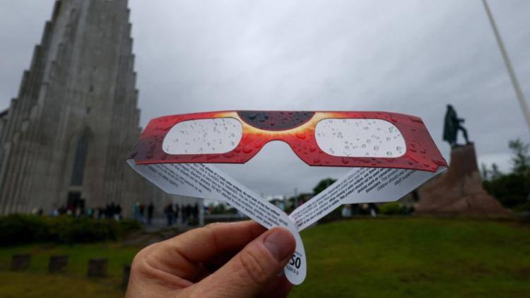 b07d21ba-fd77-4a8d-b0c1-c1fa7bbdb9d0 Réutilisation des Lunettes pour Éclipse Solaire : Précautions et Conseils