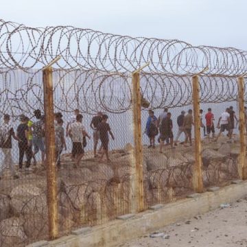 Réactions politiques françaises à la crise migratoire à Ceuta
