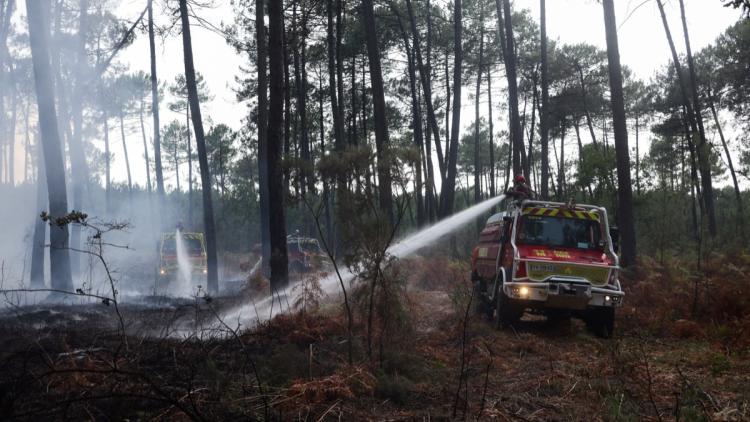 b277983f-cb3e-4e8d-affd-d58070d122ce Les pompiers épuisés par les feux estivaux appellent à la grève