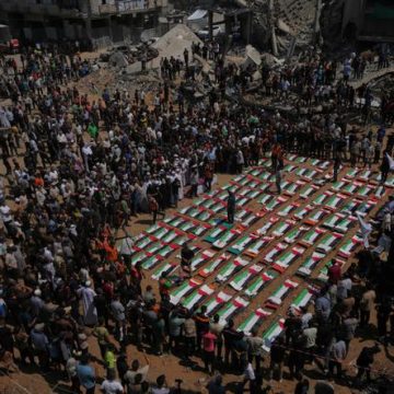 Funérailles Collectives à Gaza: Un Deuil Sous Les Décombres