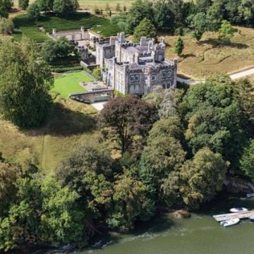 Mark Zuckerberg acquiert un château néogothique en Irlande