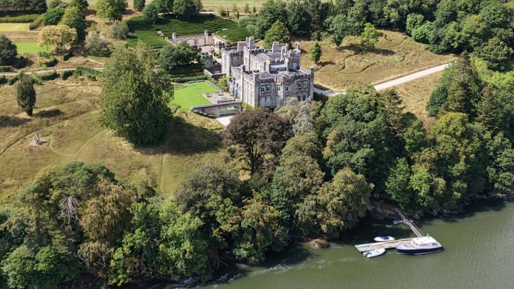 ba6ed133-404a-4cac-be53-a84ce2476551 Mark Zuckerberg acquiert un château néogothique en Irlande