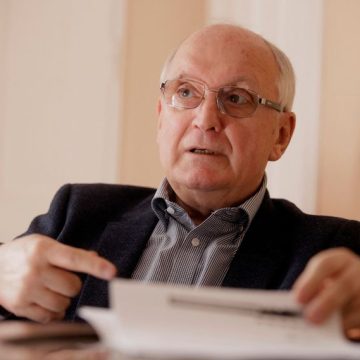 HUNGARY-POLITICS-VOTE-RIGHTS-RELIGION-CORRUPTION-MEDIA Andras Baka : Un retour surprenant à la tête de la Hongrie