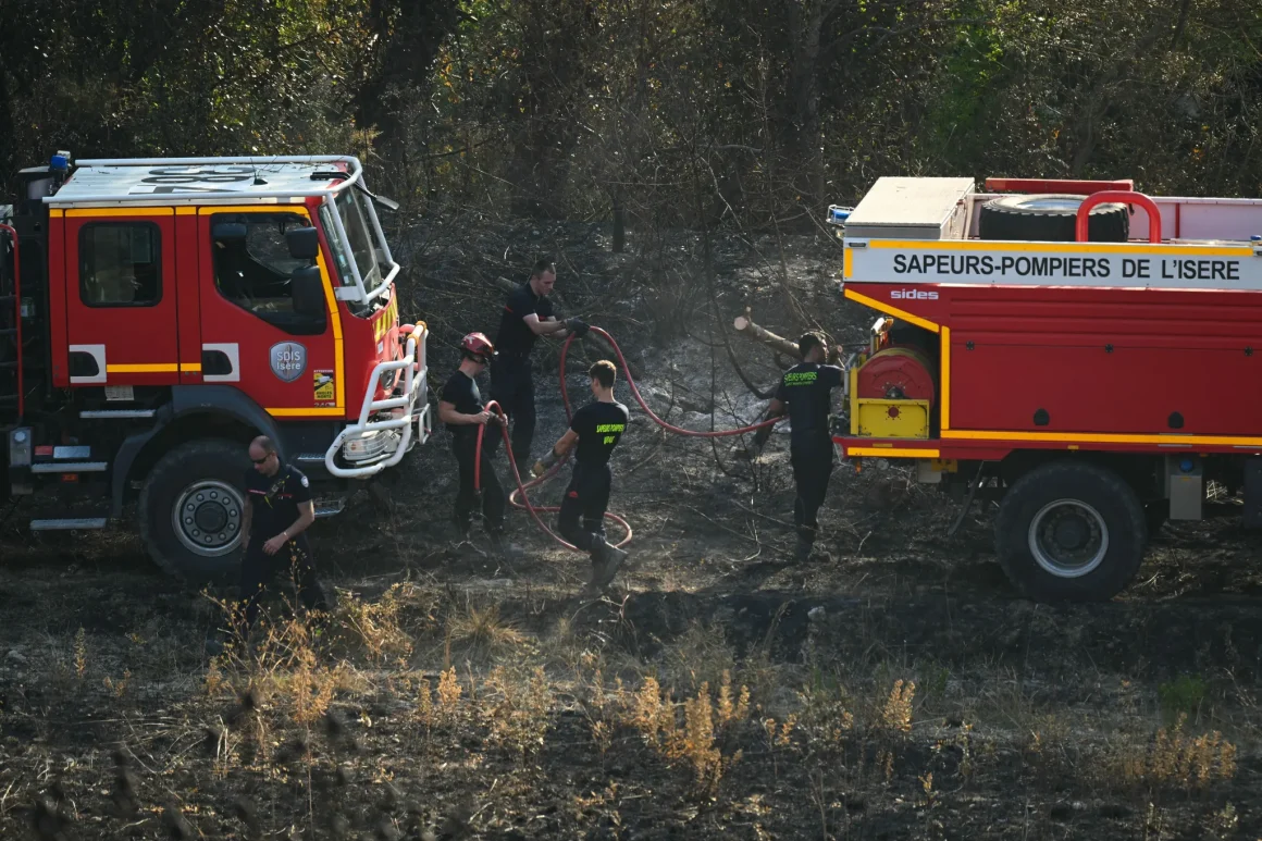 c3d105f0-d5ca-4fe9-bc1d-bdde3b5853d6 Renforcer les moyens de lutte contre les incendies en France