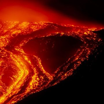 Volcanic activity intensifies at Mount Etna L’activité intense de l’Etna perturbe l’aéroport de Catane