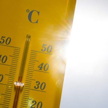FRANCE-WEATHER-CLIAMTE Douze départements en vigilance orange pour canicule ce week-end