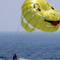 Accident de parachute ascensionnel à Saint-Cyr-sur-Mer : un père et sa fille gravement blessés