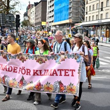 d3754cf1-b746-4e30-a263-64c229610702 Manifestation en Suède pour des mesures écologistes avant les élections