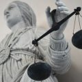 Condamnation pour injures racistes et menaces avec arme à Espaly-Saint-Marcel