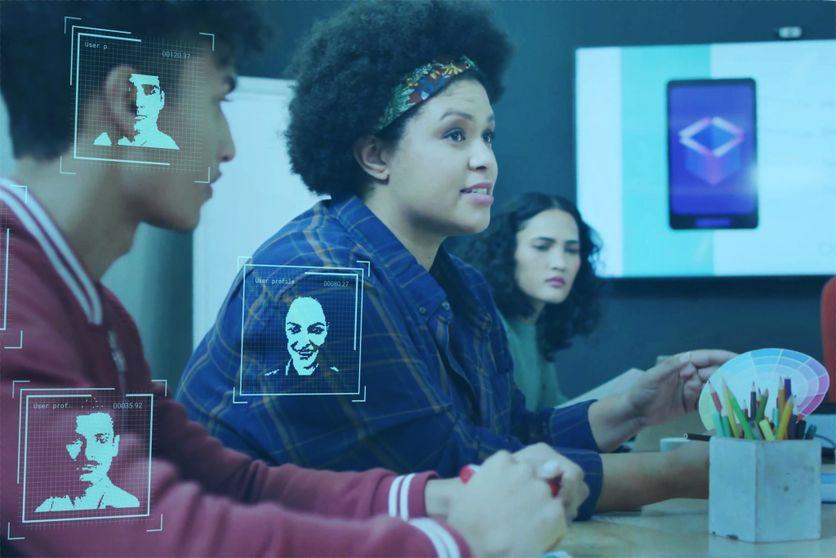 Facial recognition image over diverse business team discussing i Analyse des Biais Racistes dans les Modèles d’Intelligence Artificielle
