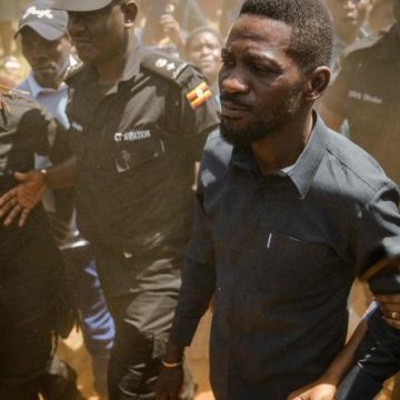 Bobi Wine, de chanteur à leader en exil