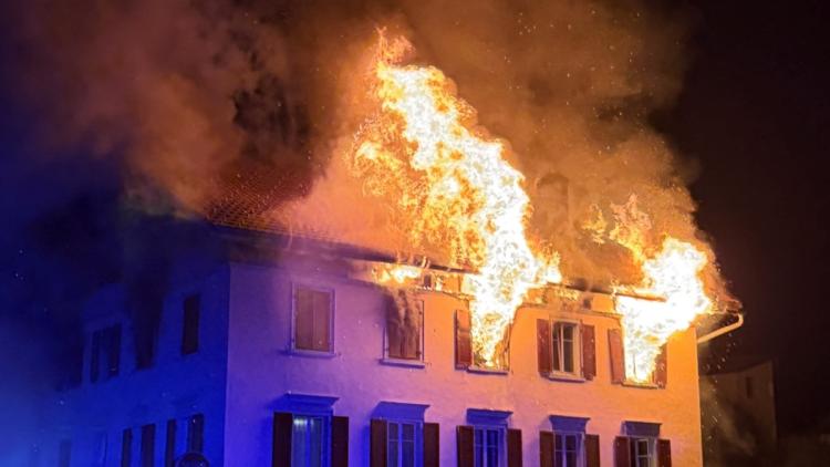 eb487532-e6f0-402f-818f-48a213b6c2d3 Incendie meurtrier dans le canton des Grisons : bilan et enquête