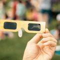 Que faire des lunettes de l&rsquo;éclipse solaire ?