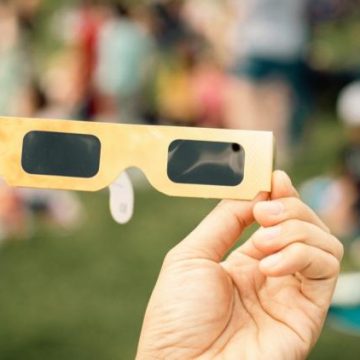 f3205254-13f8-4968-b105-233d18dc27af Que faire des lunettes de l’éclipse solaire ?