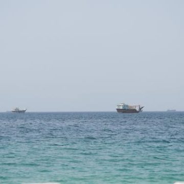 Tensions dans le détroit d&rsquo;Ormuz : des navires ciblés par des projectiles
