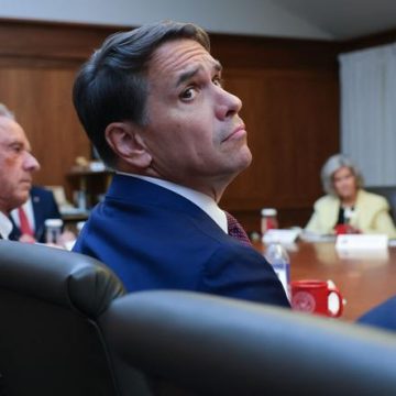 Todd Blanche Renonce à Deux Mesures pour Obtenir sa Confirmation au Sénat