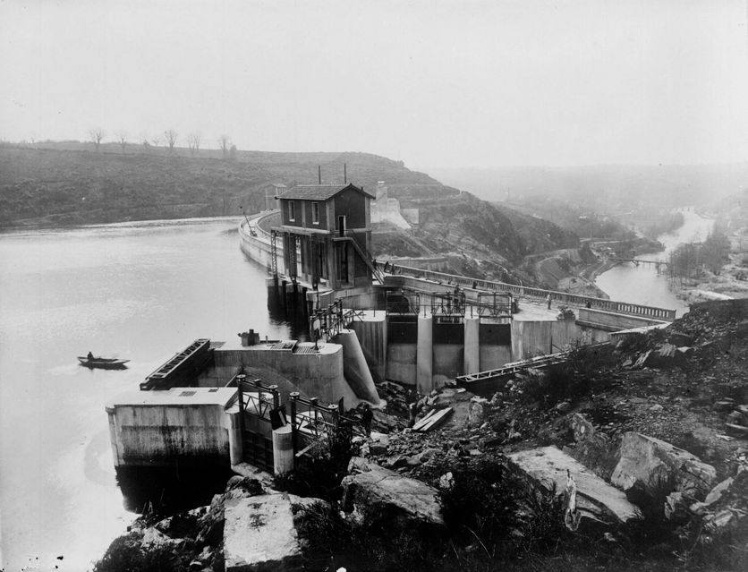 f8b834fa-1e83-48db-aa77-d6a7c4ebc656 Éguzon : Un Siècle de Transformations autour d’un Barrage