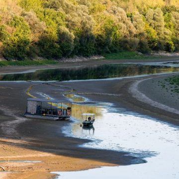 Danube River drops to record lows amid summer drought Sécheresse du Danube en Hongrie