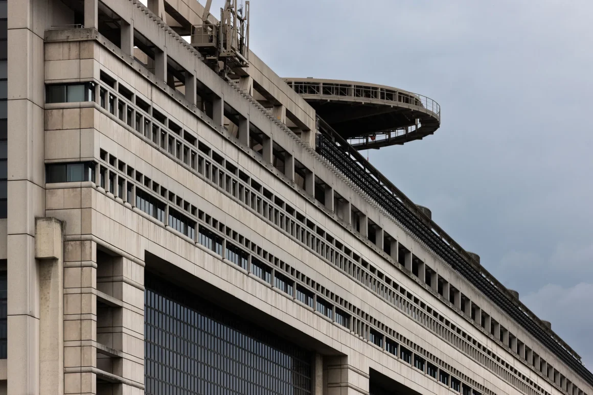 Les piratages massifs de données en France : questions de responsabilité et défis pour l&rsquo;avenir