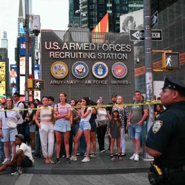 Incident tragique à Times Square : une attaque au couteau entraîne deux morts