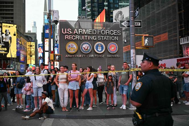 12460e21-ef44-4571-8742-2bfcd292b6ee Incident tragique à Times Square : une attaque au couteau entraîne deux morts