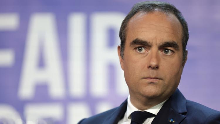 14a167a9-684b-4ae4-9a1d-4bc140a279de Le gouvernement français donne priorité à la loi contre les violences
