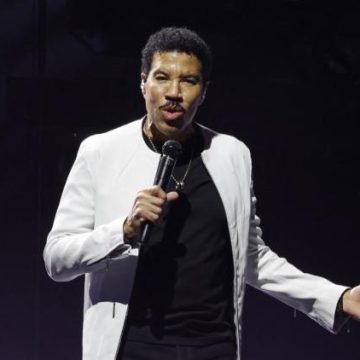 17c583f7-619c-4390-b1d2-a872dbdb69ed Hospitalisation de Lionel Richie après un concert mouvementé