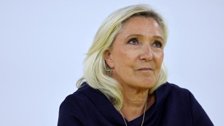 1a9ac0f2-00a4-49fd-b2ac-672febf76f6f Débat entre Marine Le Pen et Gabriel Attal sur les taxes sur les carburants