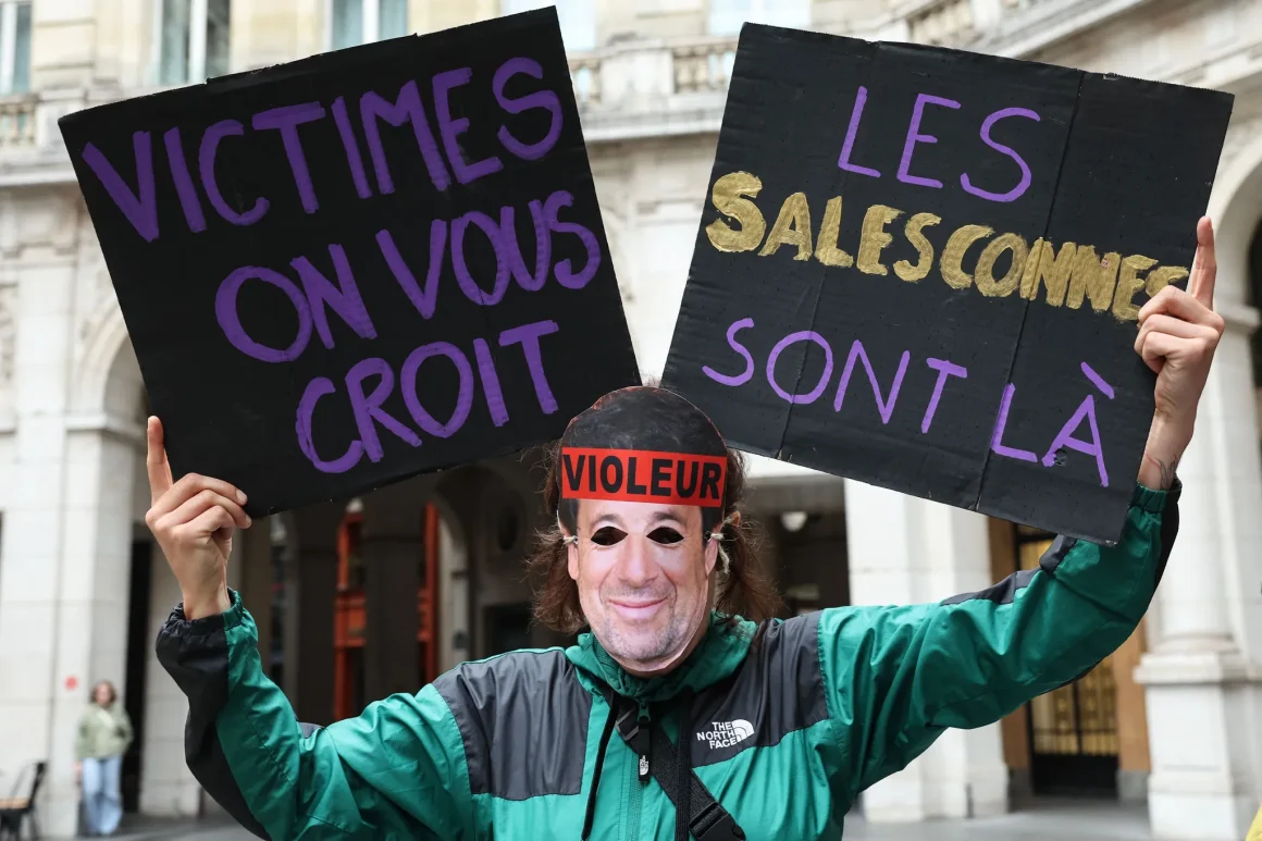 1d7e2254-9632-4dc3-9cfc-5b552a1b0f55 Patrick Bruel annule sa tournée tout en clamant son innocence