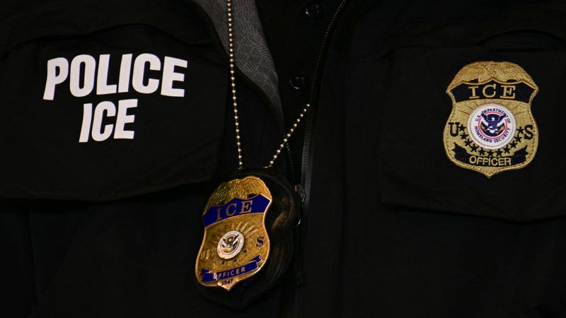 238e4b09-872e-45eb-800b-171800d9cf5d Un agent de l’ICE tire sur un homme à Austin: réactions et conséquences