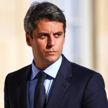 Gabriel Attal présente une nouvelle équipe pour sa campagne présidentielle