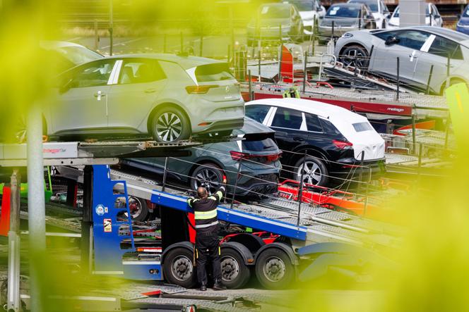 259364a2-8c35-4db4-ad3a-dcbcbb82f43f La crise de l’industrie automobile allemande : Chute des ventes et mobilisation syndicale