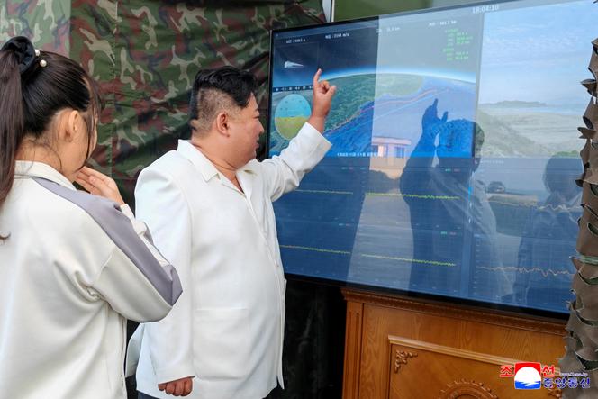 27100562-e264-4522-bccd-a2a3ac75f482 Tirs de missiles hypersoniques par la Corée du Nord sous la supervision de Kim Jong-un