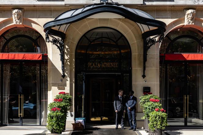 287151c5-75ef-4625-9c93-bbf97983208b Vol spectaculaire au Plaza Athénée: Bijoux et montre de luxe dérobés