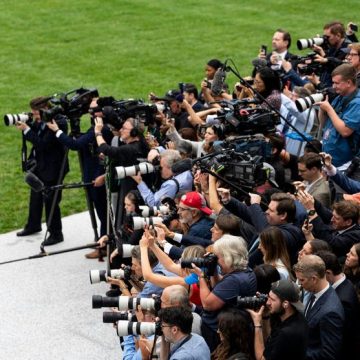 President Donald Trump Participates in Ribbon Cutting Ceremony for New South Lawn Helipad Le dirigeant de RSF critique la vision de la liberté d’expression par Trump